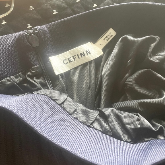 CEFINN Colette two-tone pleated knitted navy midi skirt, size large - Picture 6 of 6